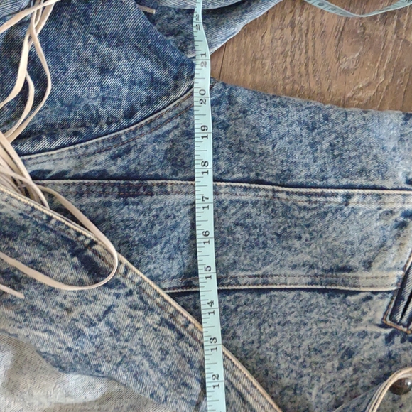 Vintage jean jacket with leather Fringe 💕 - Picture 8 of 10